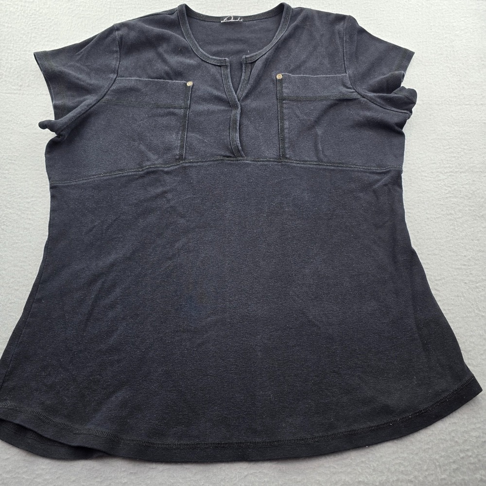 VTG Women's T-Shirt Black Stretch Patch Pockets Curved Hem Short Sleeve V Neck